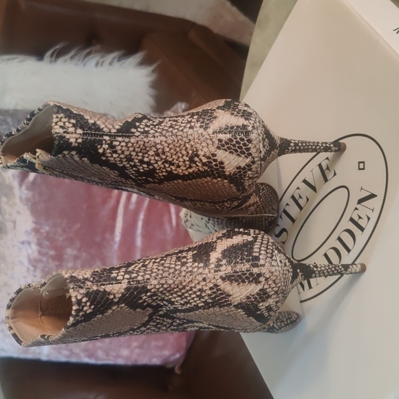 Steve Madden Ashton Snake Print boots size 10 - Picture 3 of 7